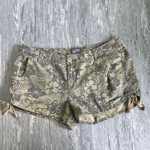 ❤️3/$30 BeBop Junior Floral Linen Shorts